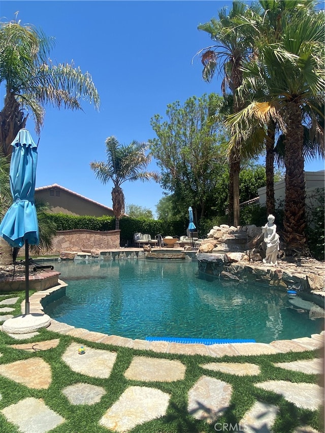 view of swimming pool