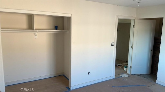 unfurnished bedroom with hardwood / wood-style flooring and a closet