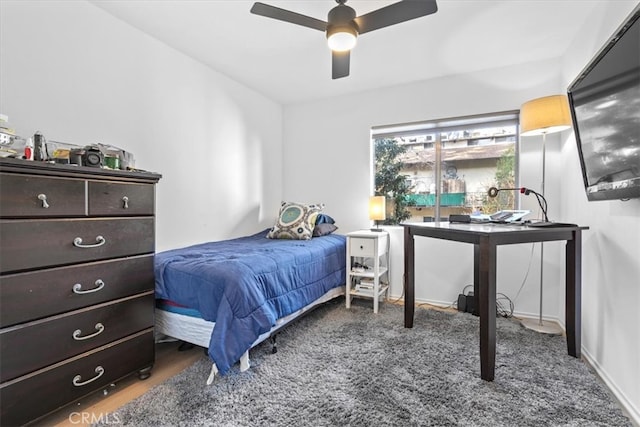 bedroom with ceiling fan