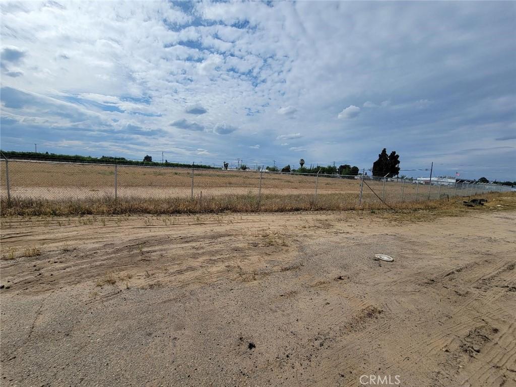 1929 W Whites Bridge Ave, Fresno, CA 93706