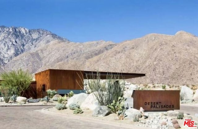 Listing photo 2 for 2367 Morning Vista Dr, Palm Springs CA 92262