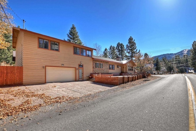 view of front property featuring a garage