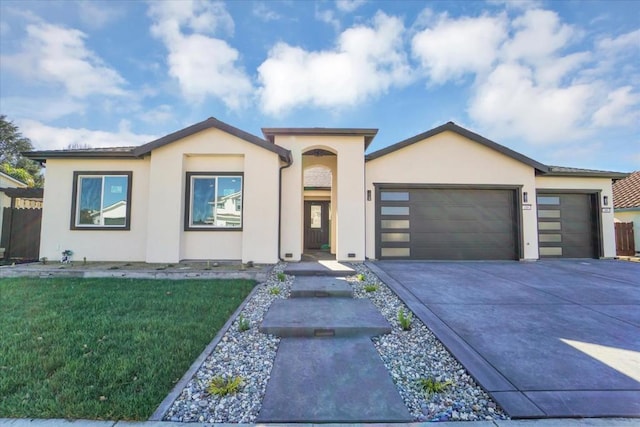 view of front of house featuring a garage and a front yard