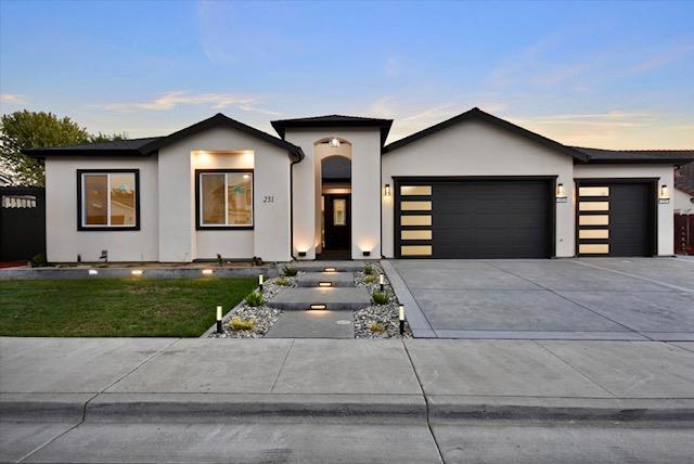 view of front of house featuring a garage and a yard