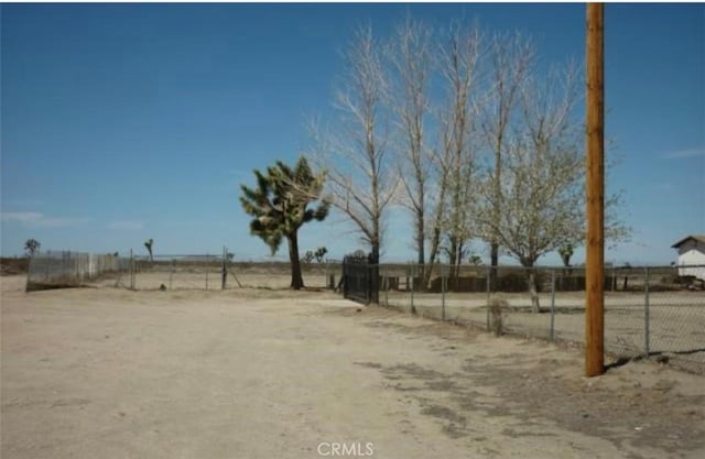 view of yard featuring a rural view