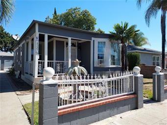 bungalow featuring a porch