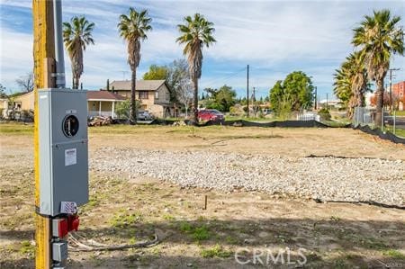 Listing photo 2 for 405 W Merrill Ave, Rialto CA 92376