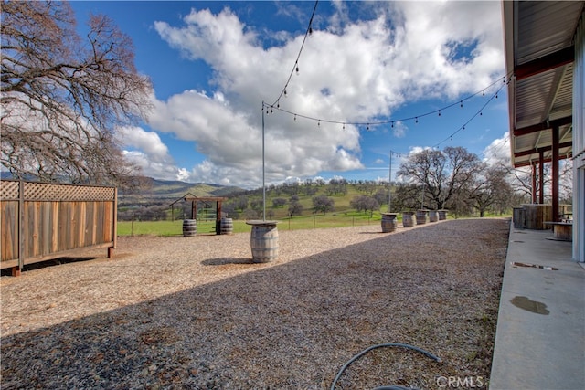 view of yard featuring a mountain view