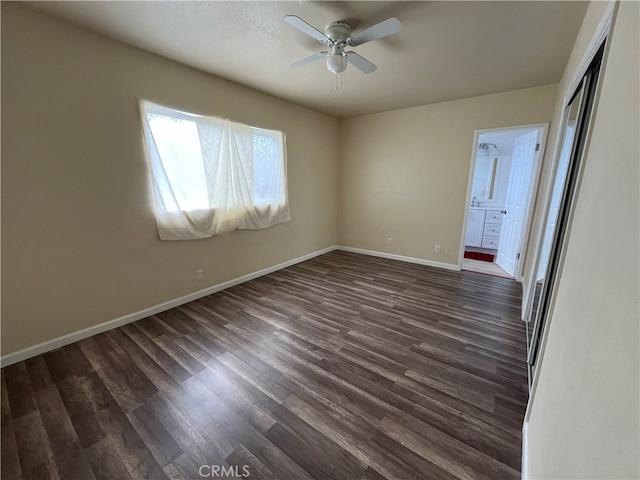 unfurnished room with dark wood-type flooring and ceiling fan