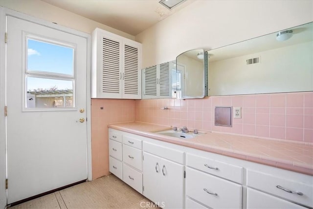 bathroom featuring decorative backsplash and vanity