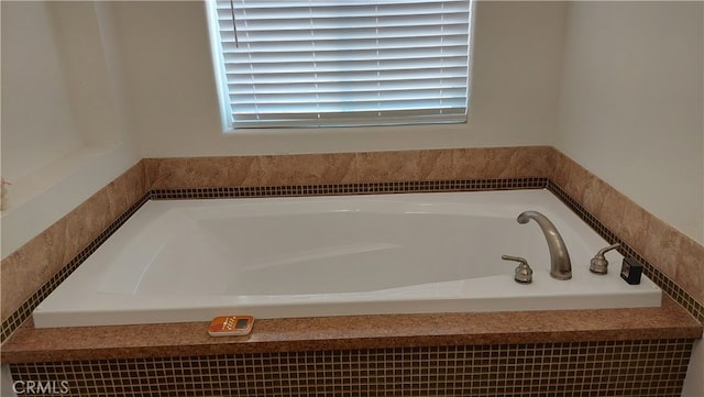 bathroom featuring tiled tub