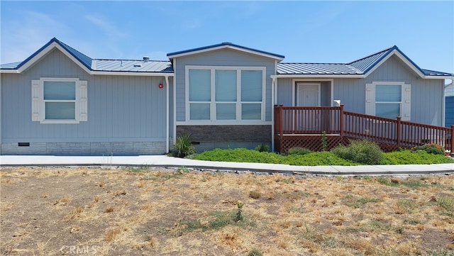 manufactured / mobile home with a wooden deck