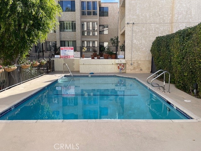 view of swimming pool