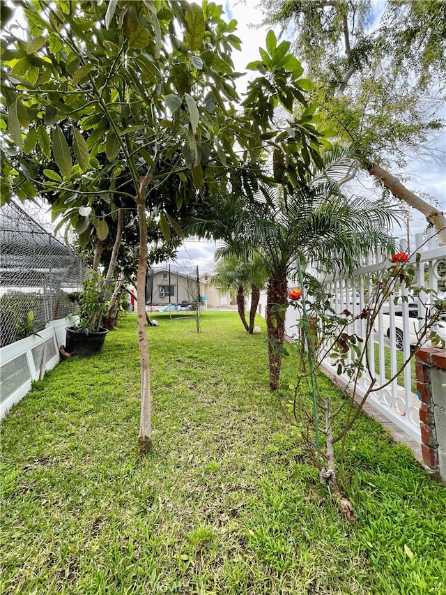 Listing photo 3 for 8310 Scout Ave, Bell Gardens CA 90201