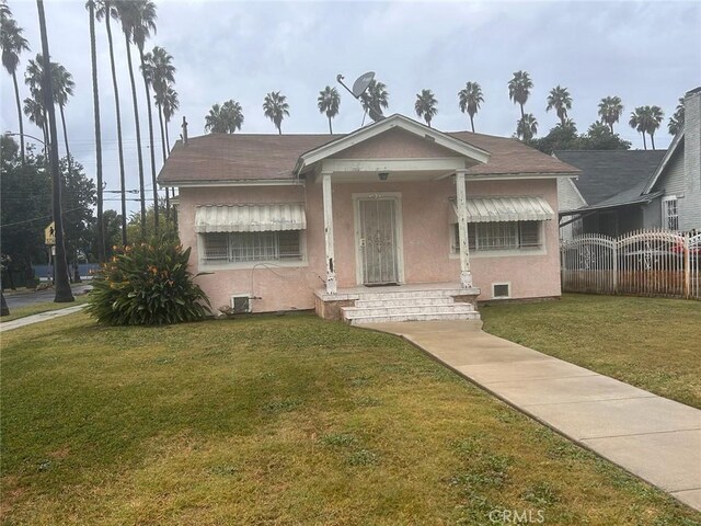 4933 7th Ave, Los Angeles, CA 90043 - bungalow featuring a front lawn