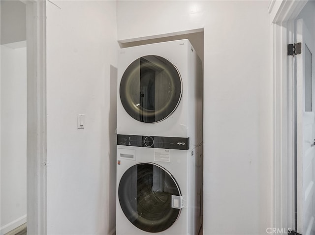 143 N Hobart Blvd, Los Angeles, CA 90004 - washroom featuring stacked washing maching and dryer