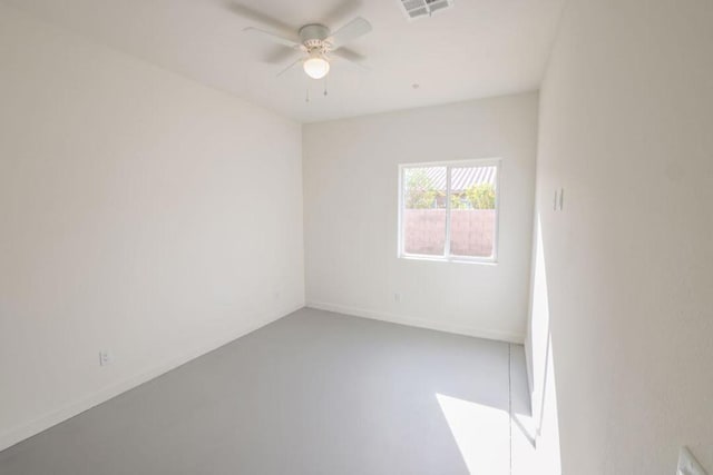 empty room with ceiling fan