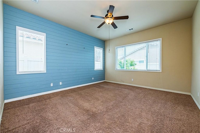 carpeted empty room featuring ceiling fan