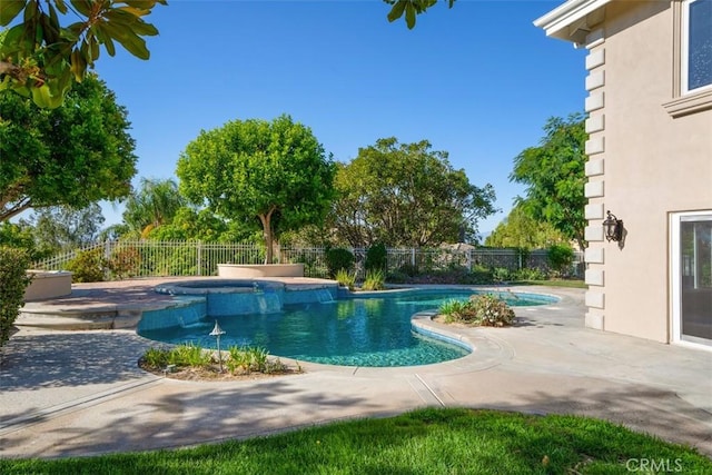 view of swimming pool with a jacuzzi and a patio