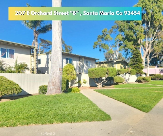 view of front of house with a front lawn