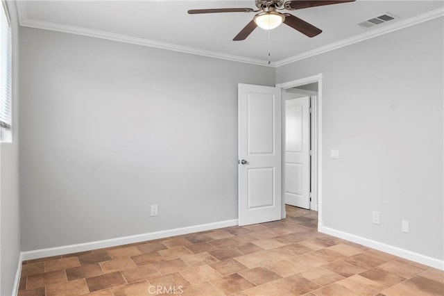 empty room featuring ceiling fan and crown molding