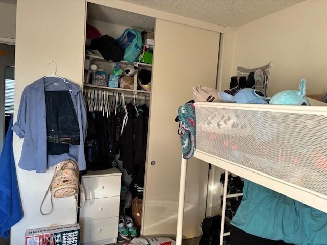 bedroom featuring a textured ceiling and a closet