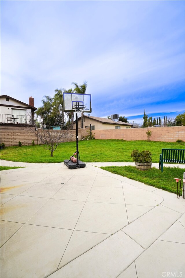 2425 N Fillmore Ave, Rialto, CA 92377 - view of basketball court featuring a yard and fence