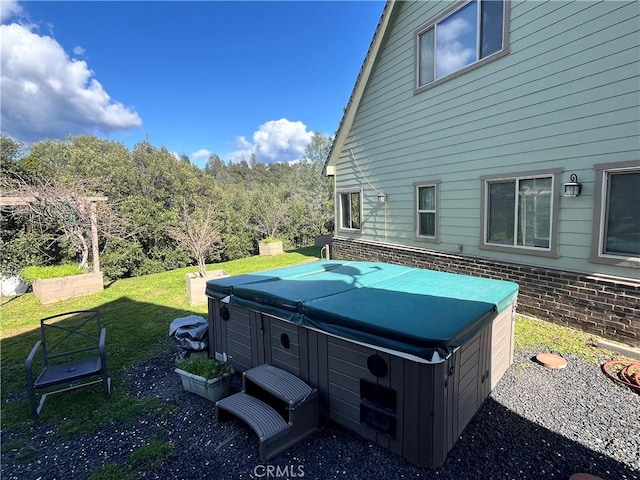 view of yard with a hot tub