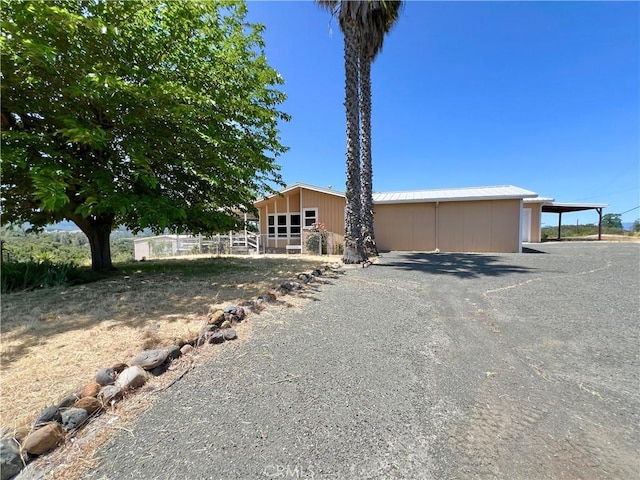 view of front of property featuring an outdoor structure