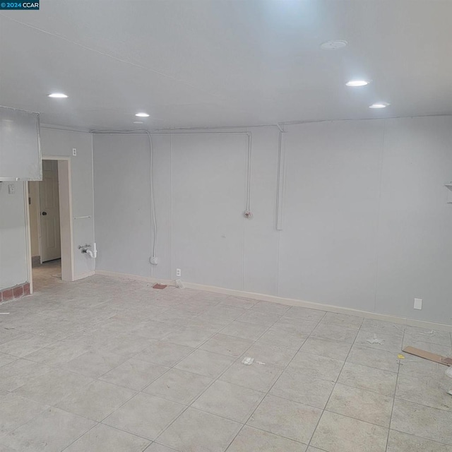 unfurnished room with light tile patterned floors