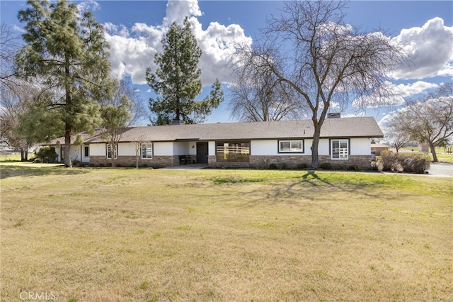 ranch-style house featuring a front lawn