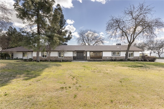 single story home with a front yard