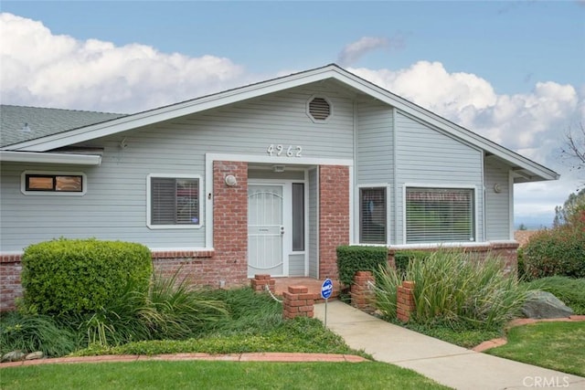 view of front of property