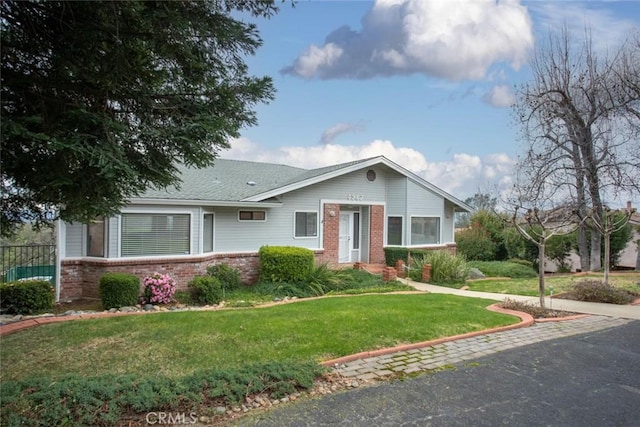 view of front of property with a front lawn