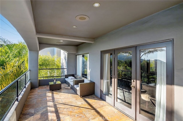 balcony featuring an outdoor hangout area