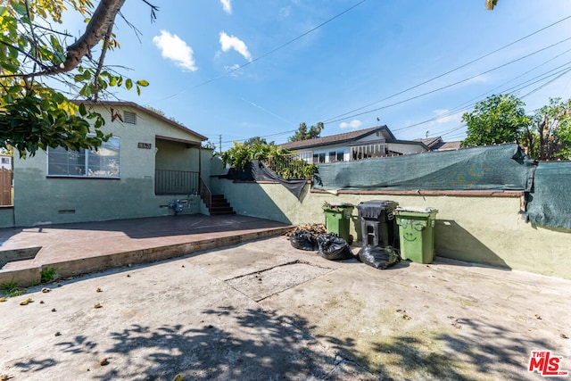 view of yard featuring a patio