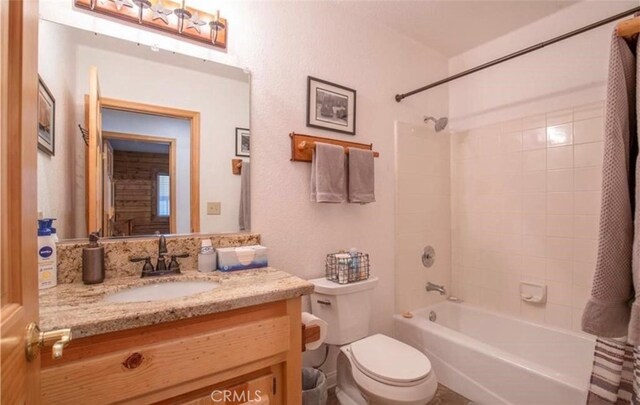 full bathroom with shower / tub combo with curtain, vanity, and toilet