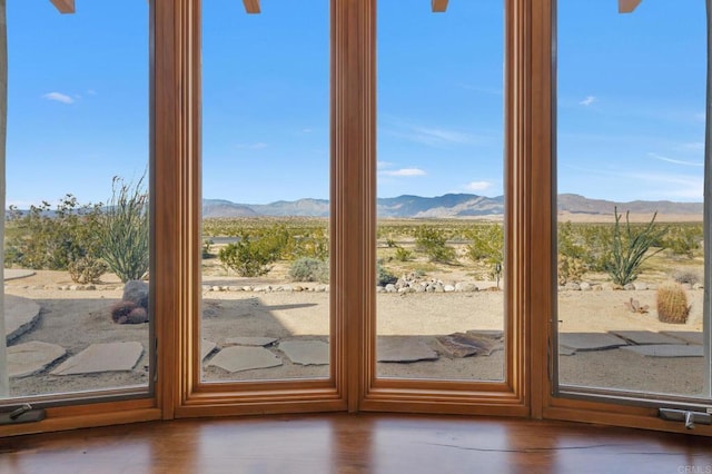 entryway featuring a mountain view