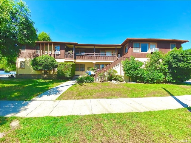 view of front of property with a front lawn