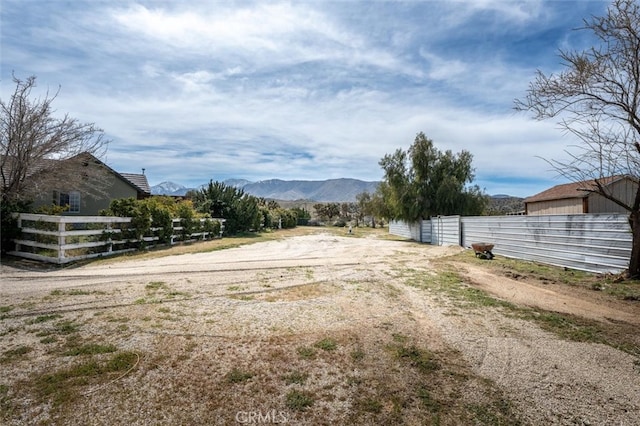 view of yard with a mountain view