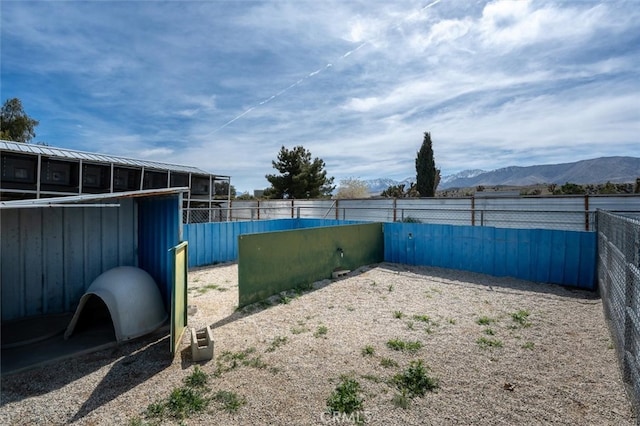 view of yard with a mountain view