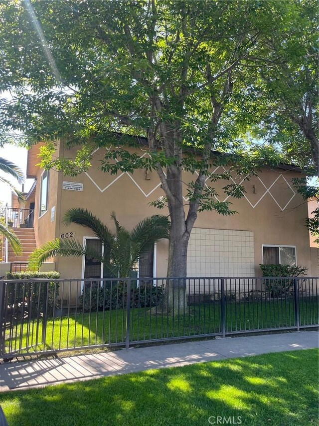 view of front of home with a front lawn