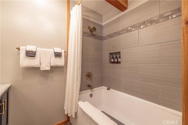 bathroom featuring shower / bath combo