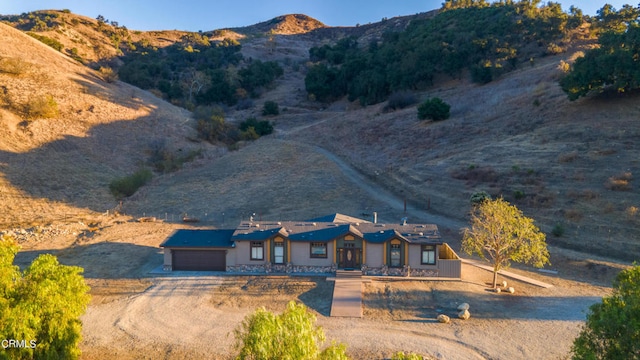 birds eye view of property featuring a mountain view