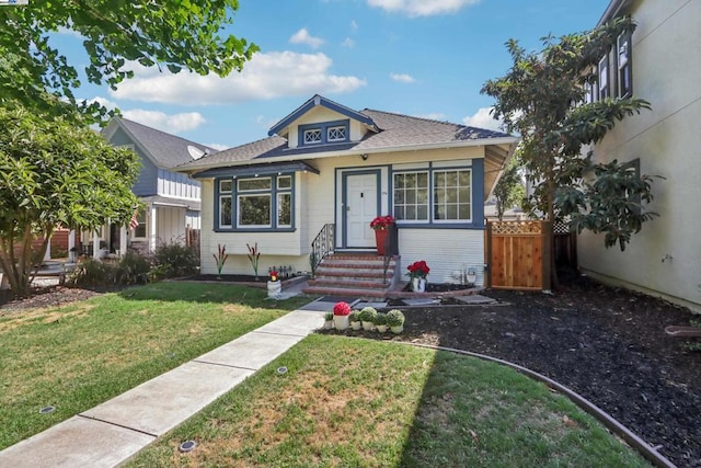 bungalow-style house featuring a front lawn