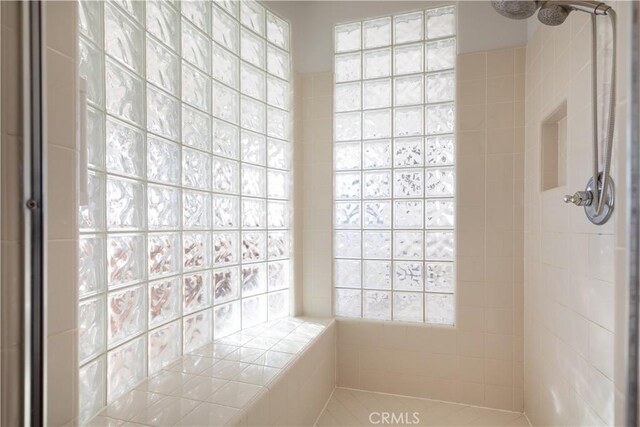 bathroom featuring a tile shower