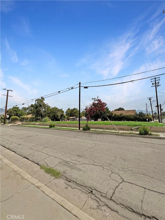 Listing photo 3 for 442 W 10th St, San Bernardino CA 92410