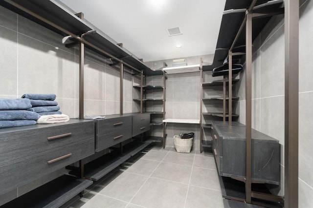 walk in closet featuring light tile patterned flooring