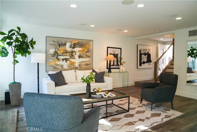 living area featuring recessed lighting, visible vents, baseboards, and wood finished floors