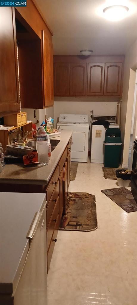 interior space featuring cabinets, independent washer and dryer, and sink